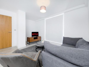 Salford - 2 Bed Apartment - Sleeps 4 - Wifi